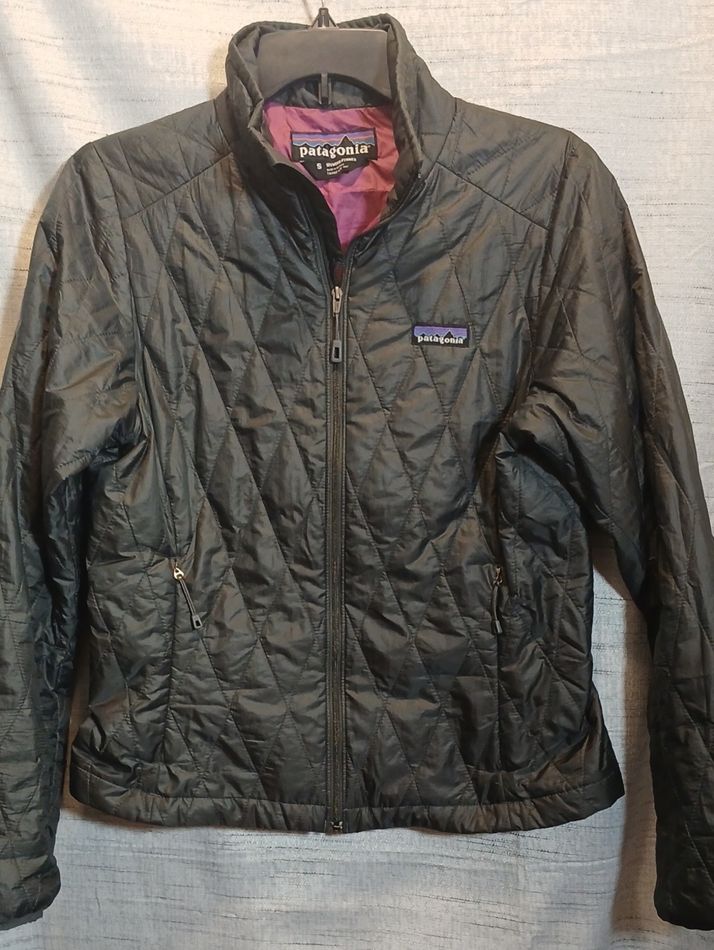 Patagonia Women's Dark Gray Quilted Puffer Jacket with Plum Lining Sz S